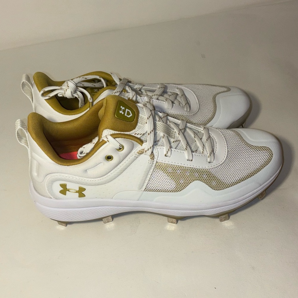 Womens Under Armour Size 8 Glyde MT Metal Softball Cleats White/Gold Fastpitch